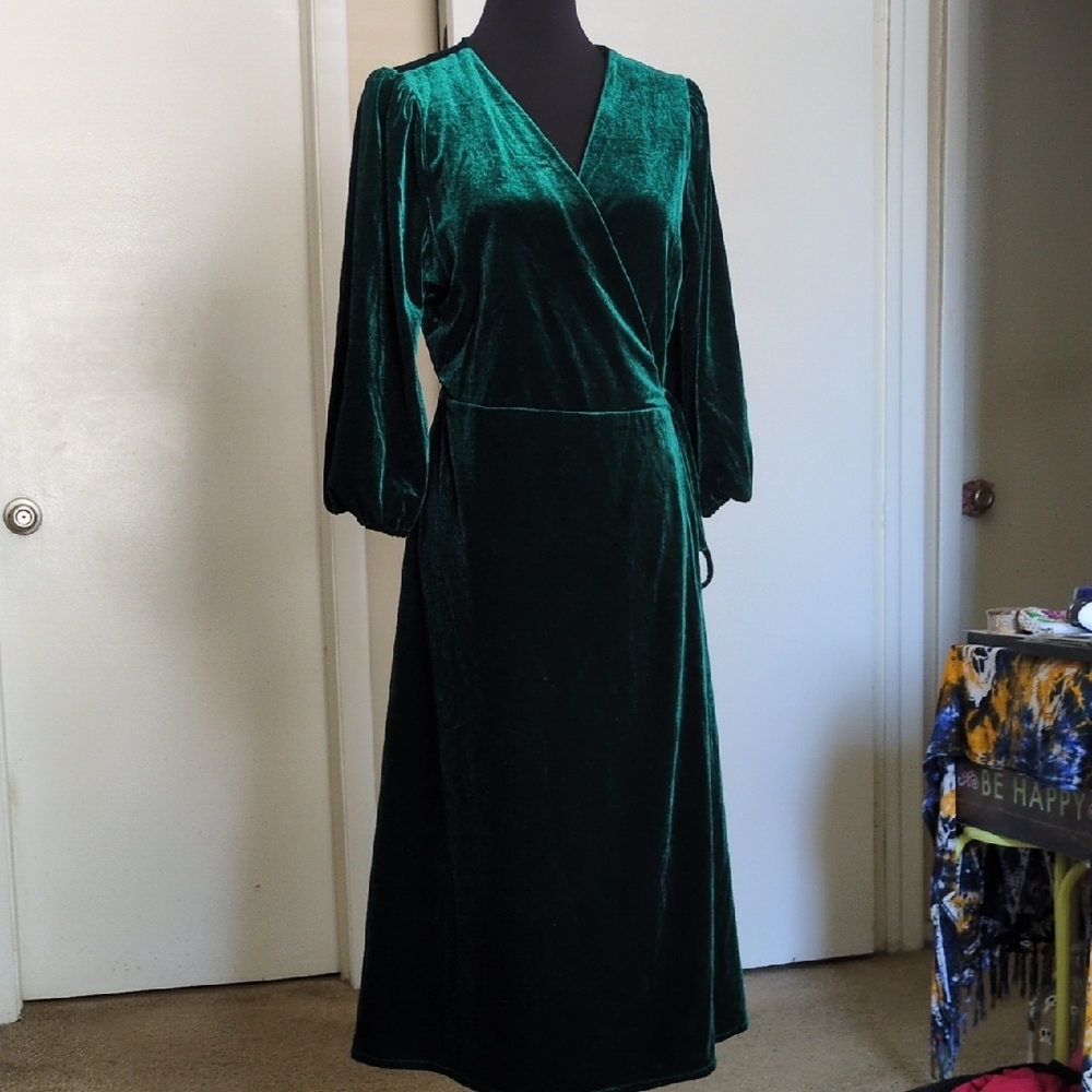 Baltic Born Deep Green Velvet Dress - Picture 3 of 11